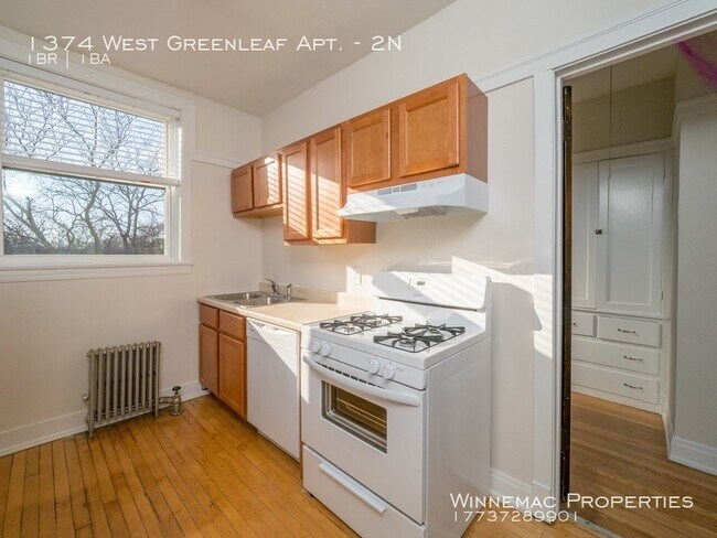Building Photo - 1374 W Greenleaf Ave