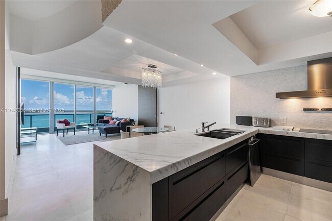 Building Photo - 1331 Brickell Bay Dr