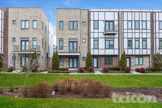 Building Photo - 1212 Hillwood Private Cove