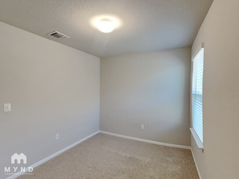 Building Photo - 10808 Seguin St