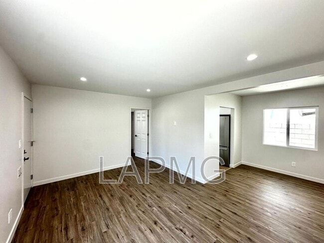 Building Photo - 2304 N Frederic St