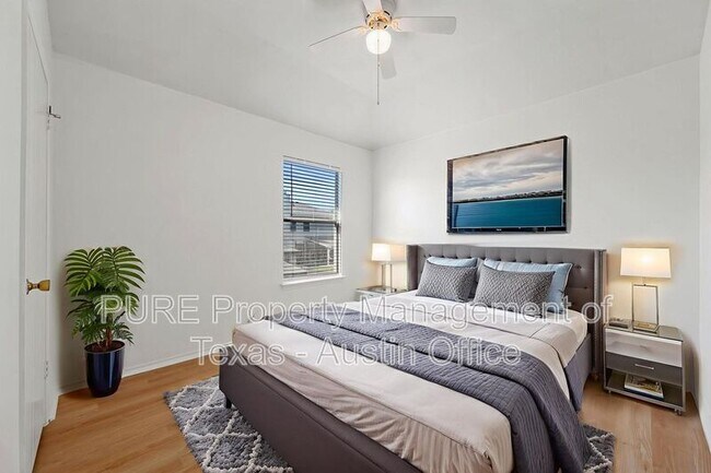 Building Photo - 906 Low Brim Cove