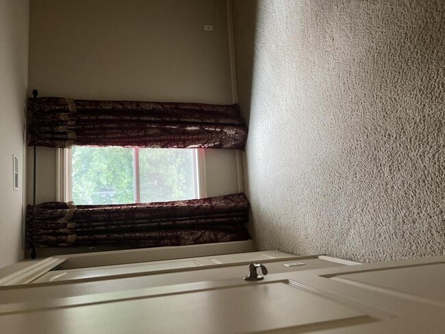 Building Photo - 15715 SE Bybee Dr