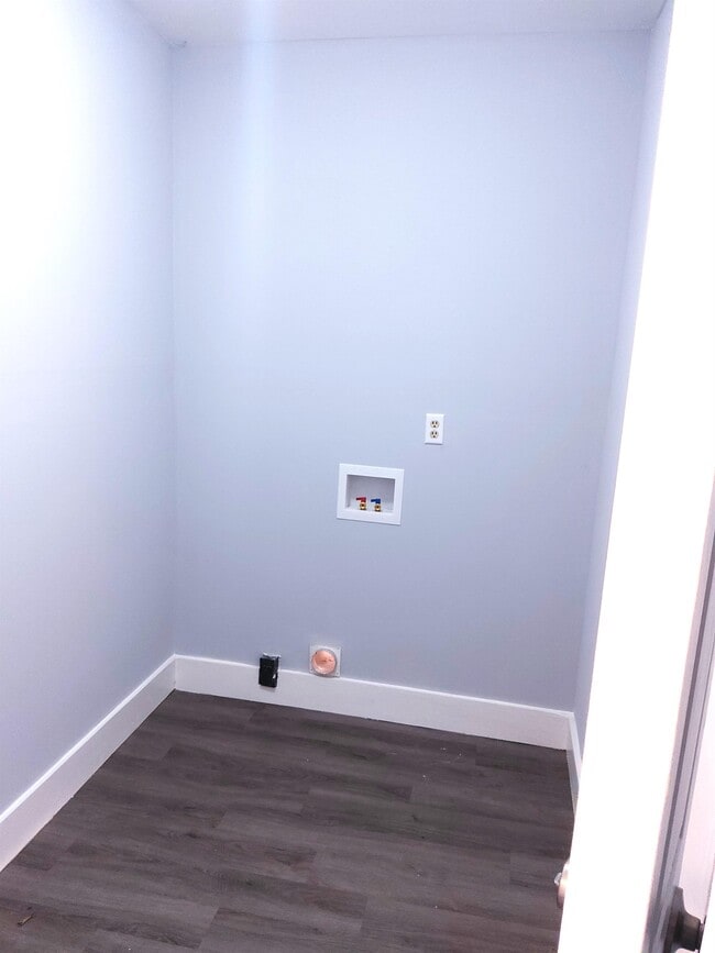 Building Photo - 5205b Marseilles Dr