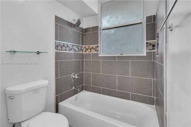 Building Photo - 921 Lyons Rd