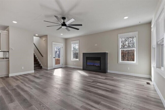 Building Photo - 3 Pickering Dr