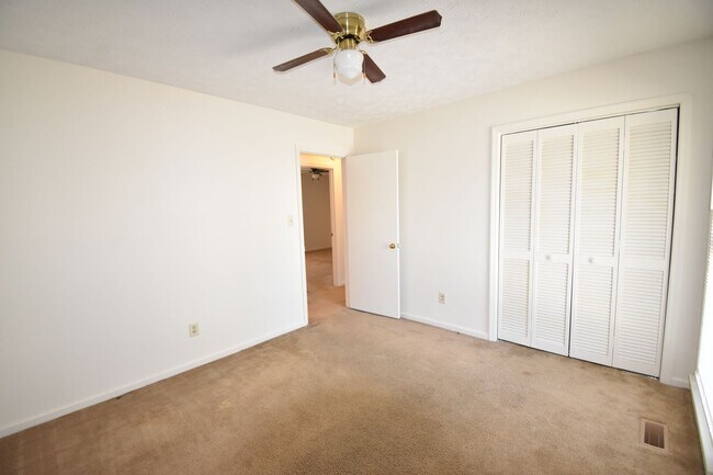 Building Photo - 3 Bedroom and 2 Bath Home (No Pets)