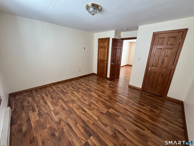 Building Photo - 145 Hoadley St
