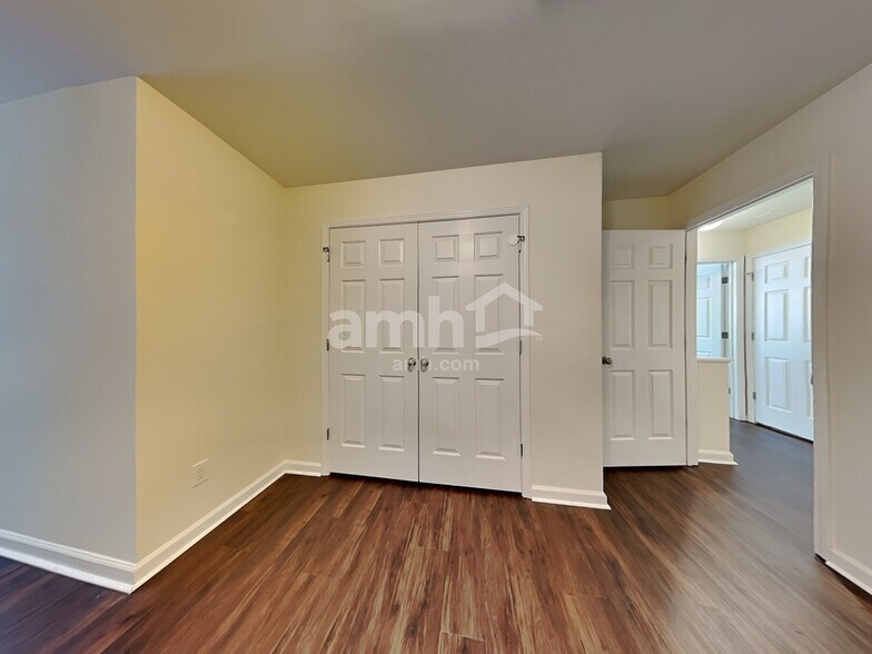 Building Photo - 641 Woodson Dr