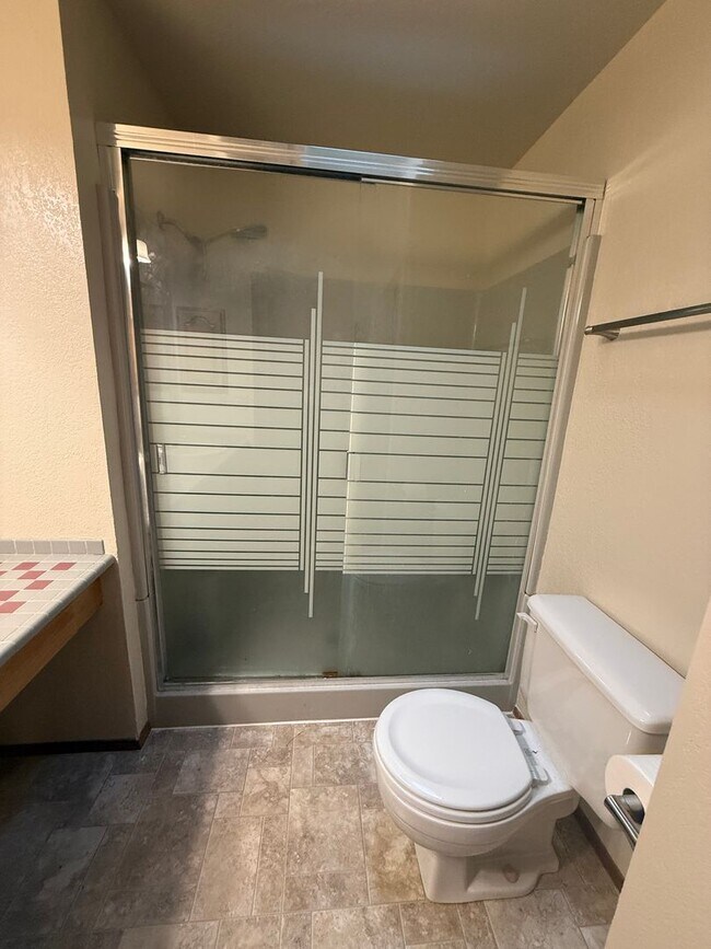 Building Photo - 3 BED 2.5 BATH WITH DAYLIGHT BASEMENT & BONUS ROOM - SPACIOUS CORNER LOT