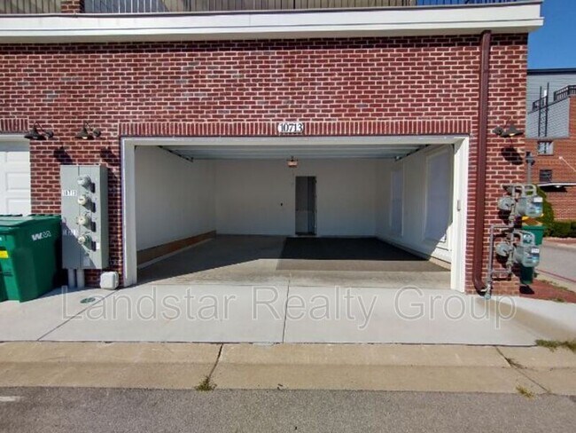 Building Photo - 10713 Meeting St