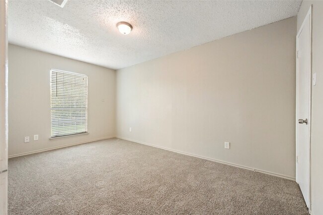 Building Photo - 3479 Rockrill Dr