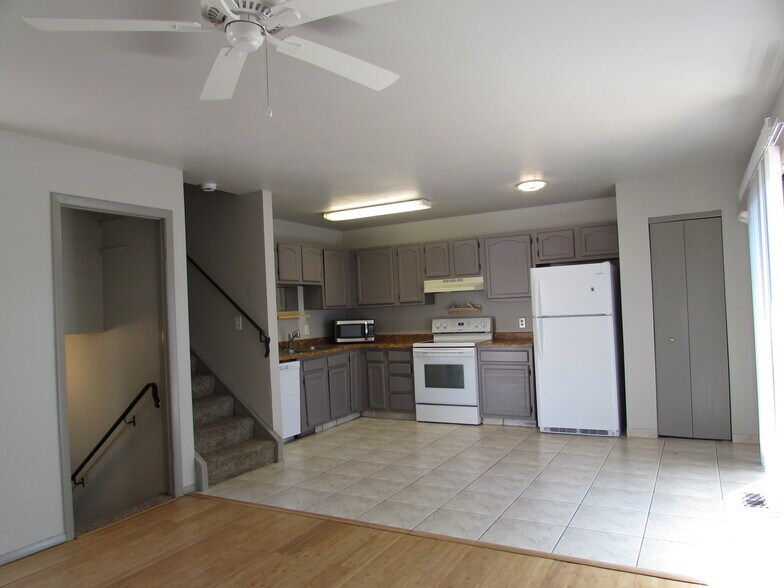 Primary Photo - 1169 Santa Clara Ave