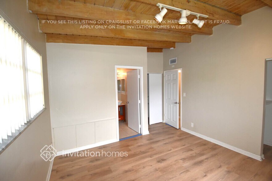 Building Photo - 3137 SW 15th Ct