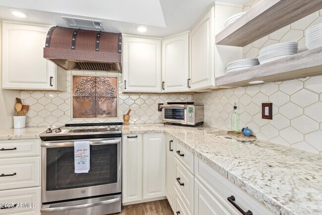 Building Photo - 2118 E Pebble Beach Dr