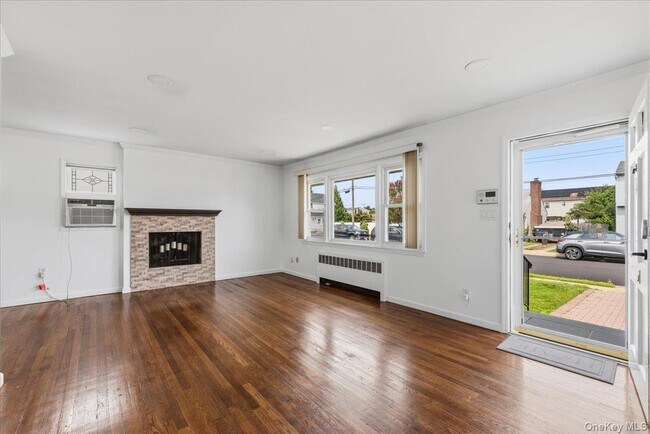 Building Photo - 4 Cecil Pl