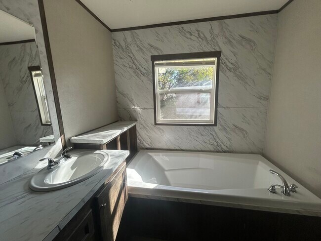 Building Photo - 7519 Dorr St