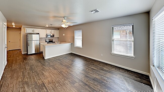 Building Photo - 2 Bedroom, 2 Bathroom, 1 Car Garage Duplex...