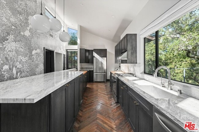 Building Photo - 21273 Entrada Rd