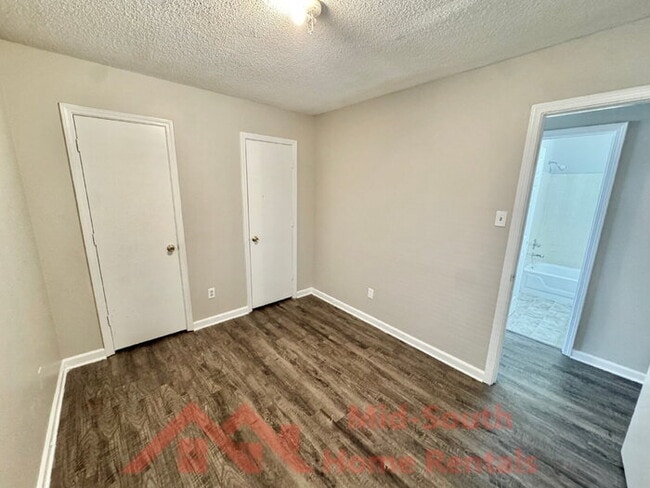 Building Photo - 5528 Ginners Dr