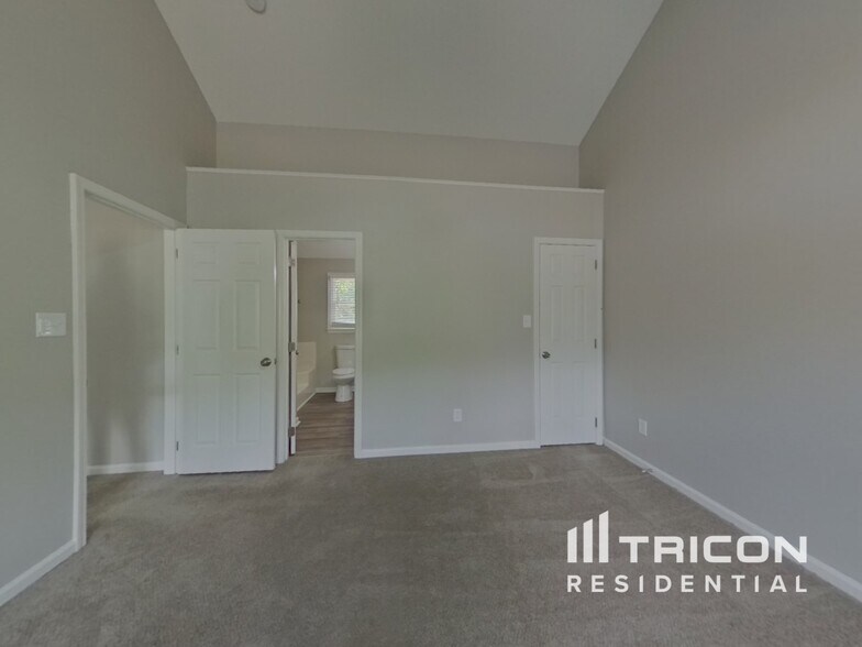 Building Photo - 9020 Country Barn Ct