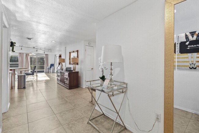 Building Photo - FURNISHED SHORT TERM RENTAL - 3 Bed / 2 Bath - Single Family Pool Home - $3,250/month