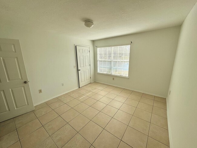 Building Photo - 1222 Bermuda Lakes Ln