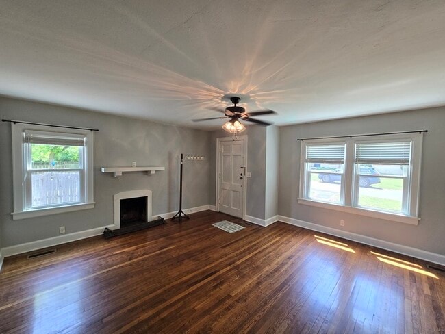Building Photo - 3605 Navajo Dr