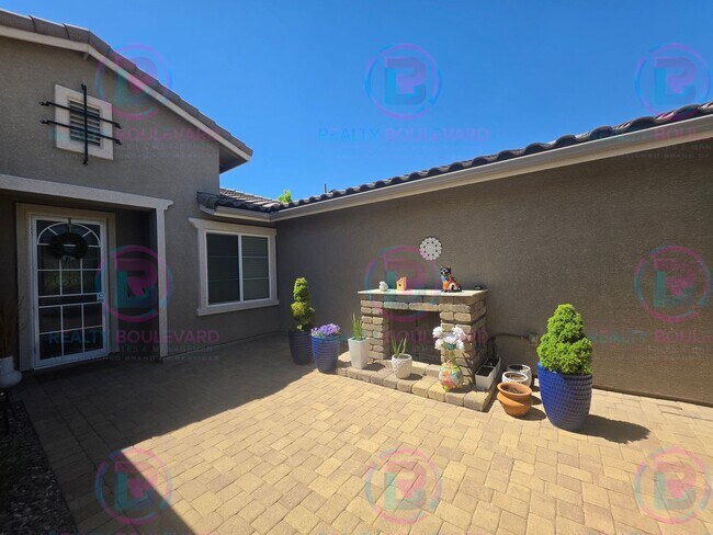 Building Photo - 1767 Fairway Hills Trail