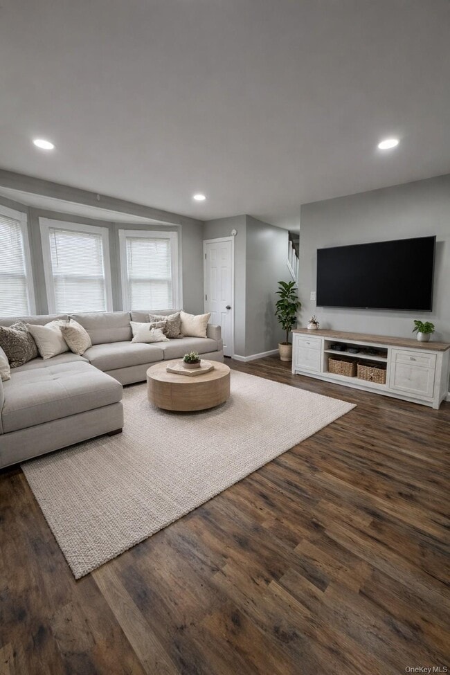 Building Photo - 11 Haab Ave