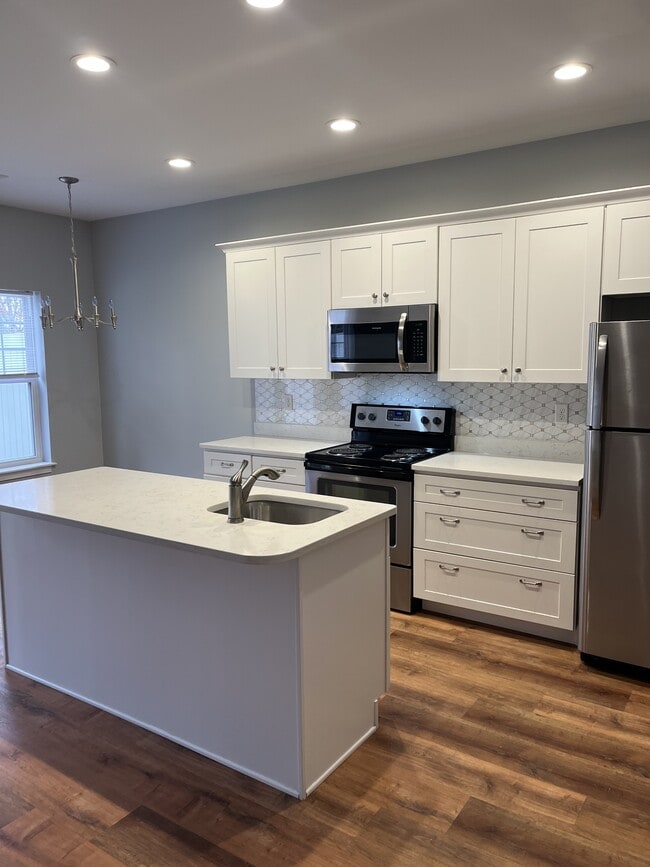 Building Photo - 2405 Rosa RoadRidge Manor Ct