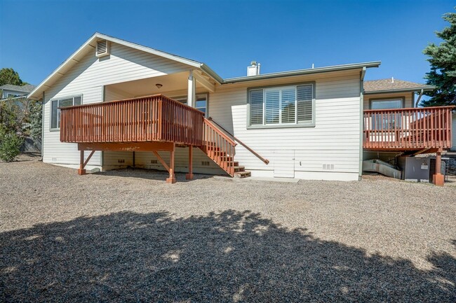 Building Photo - Freshly painted, 3 Bedroom, 2 Bath Home in...