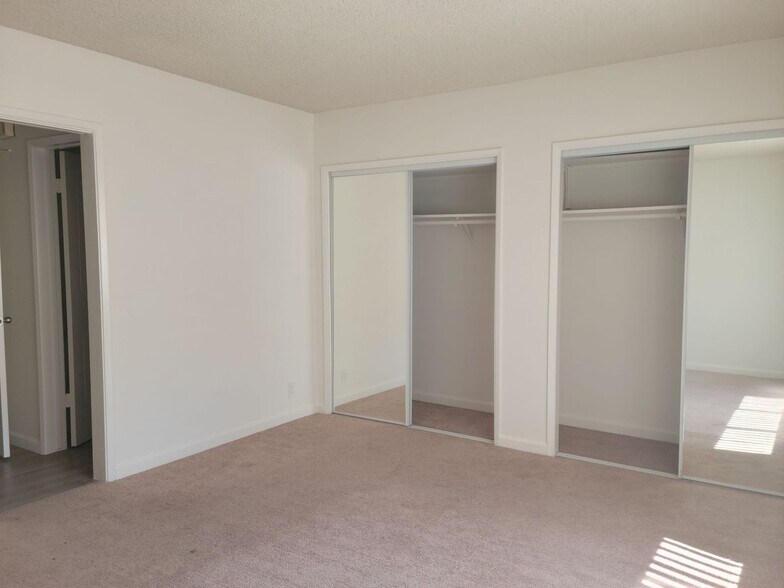Building Photo - 623 S Grevillea Ave