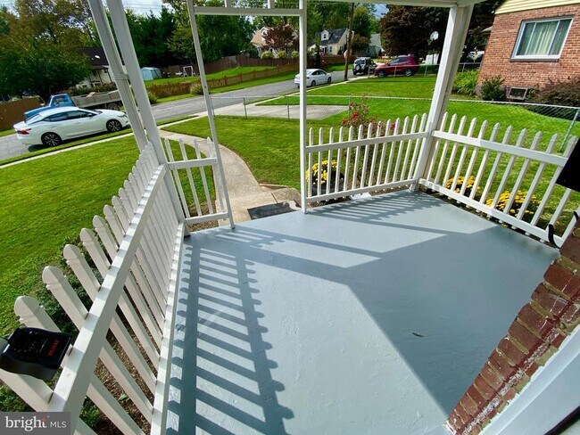 Building Photo - 7132 Parkview Ave