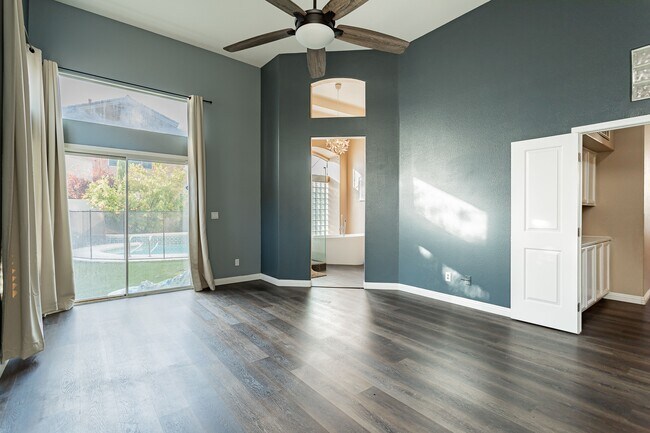 Master Bedroom. Sliding door to pool - 8600 Mirada del Sol Dr