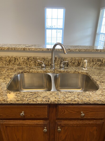 Building Photo - 116 New Haven Ct