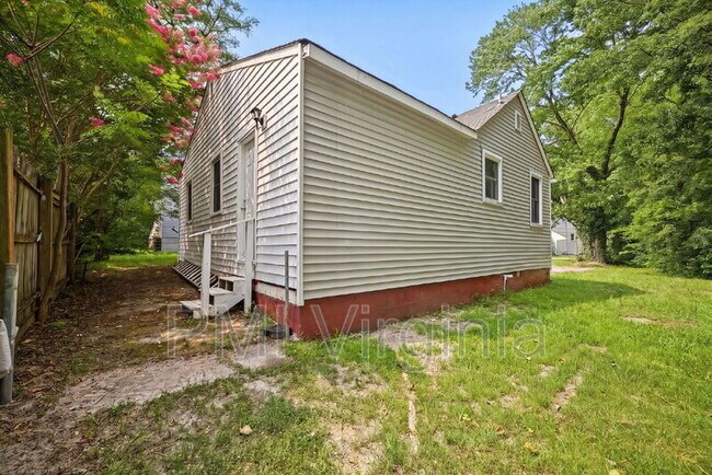 Building Photo - 3407 Essex Cir