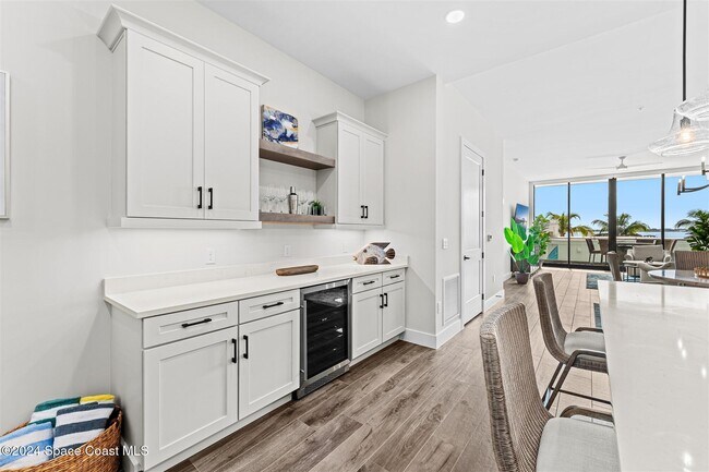 Building Photo - 225 Strand Dr
