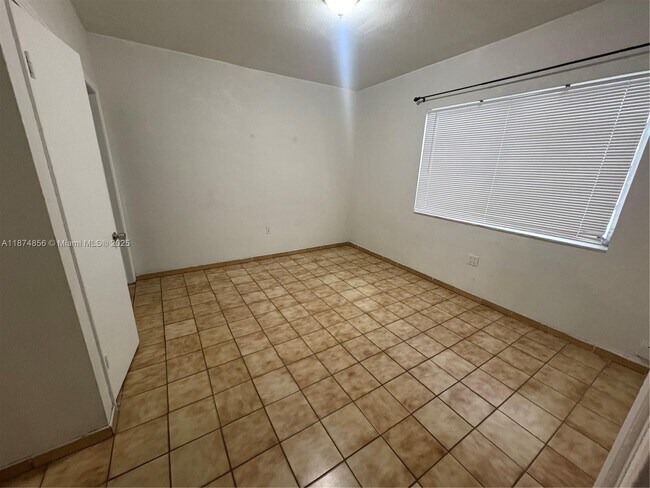 Building Photo - 3289 SW 25th St