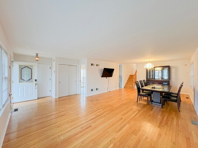 Building Photo - 4716 Thatcher Ave