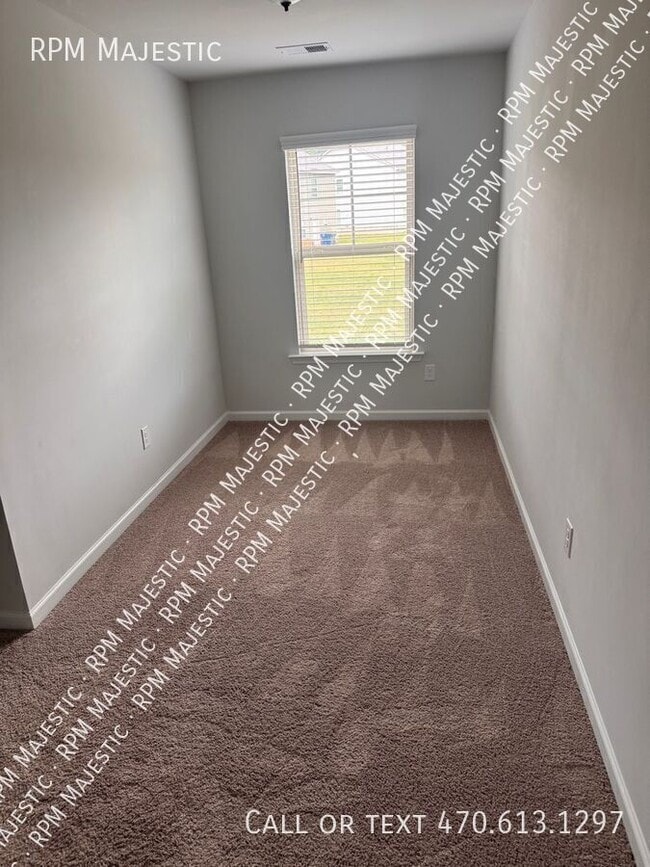 Building Photo - 925 Lakehaven Ln
