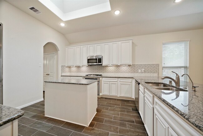 Building Photo - 1403 Holly Chase Dr