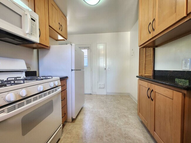 Building Photo - Luxurious Downtown Palo Alto Living - Top ...