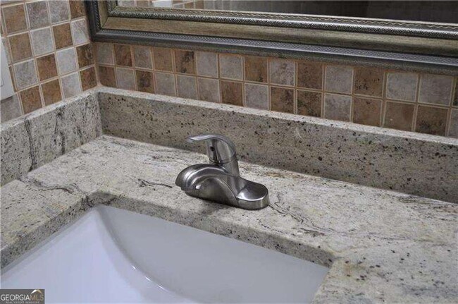 Building Photo - 6851 Roswell Rd