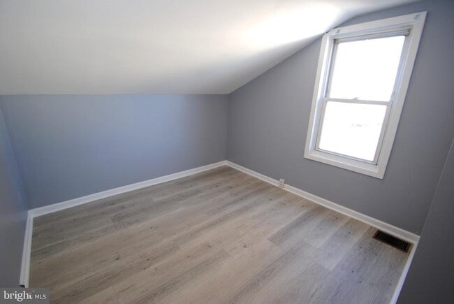 Building Photo - 414 Lawrence St