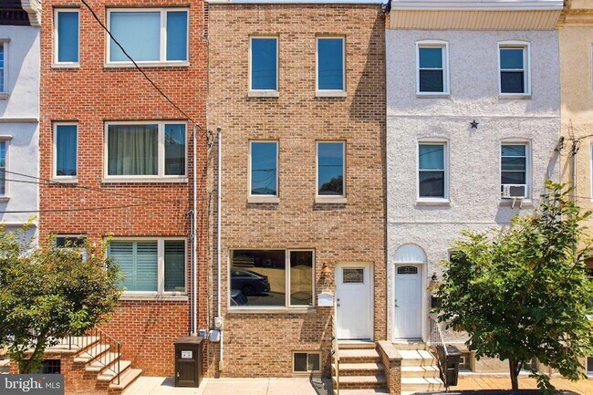 Building Photo - 2209 E Huntingdon St
