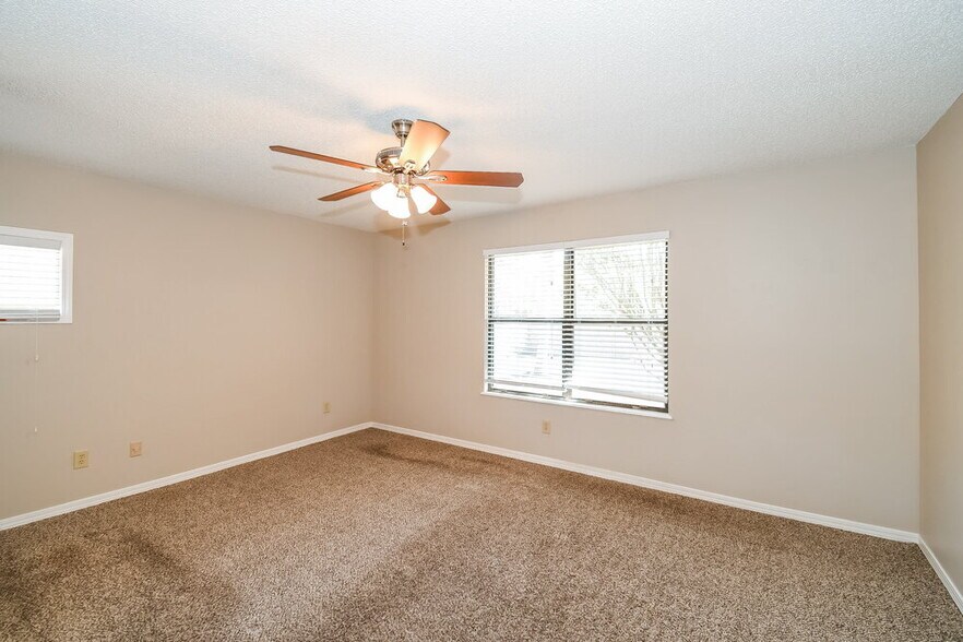 Building Photo - 970 Sandstone Dr