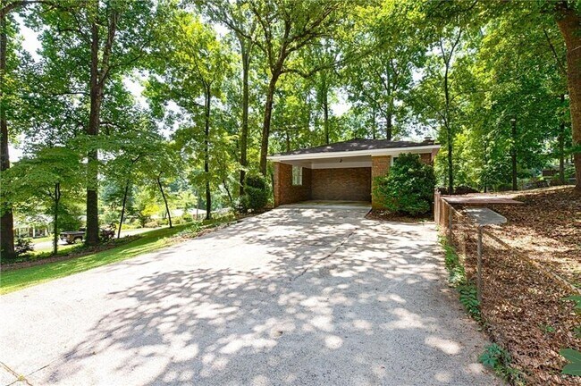 Building Photo - 3979 Potomac Dr NW
