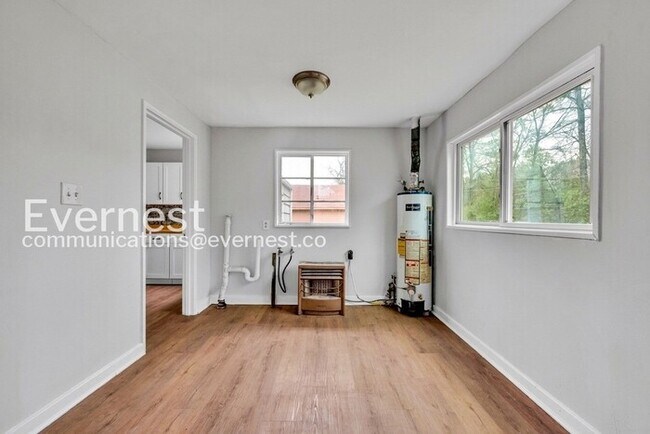 Building Photo - Charming Home with Modern Upgrades, No HOA! | Pet Friendly