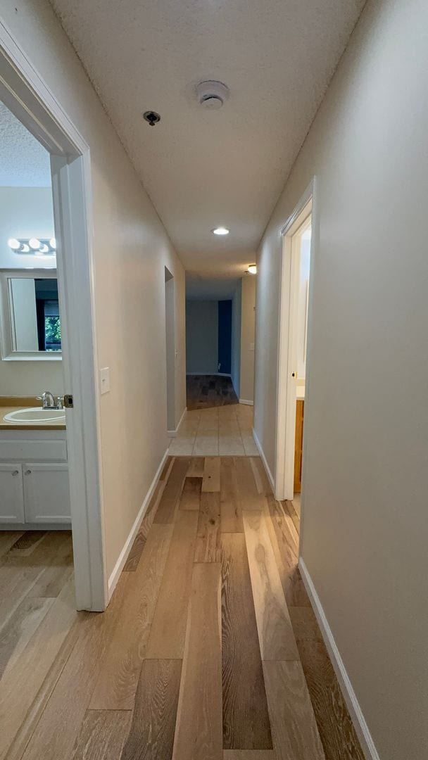 Building Photo - Well Maintained 2BD/2BTH Lynnwood Condo for Lease in Gated Community!